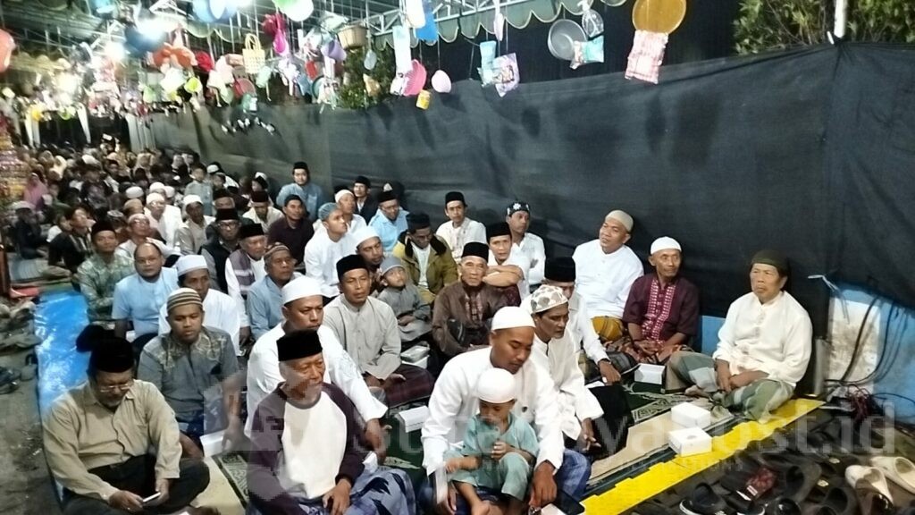 Ratusan jamaah dan warga RW 4 Kelurahan Tanjungrejo hadir dalam kegiatan Maulid Nabi Muhammad SAW yang digelar Masjid Babul Hidayah Tanjungrejo.
