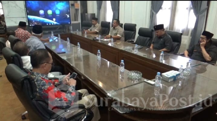 DPRD Kota Malang menerima audiensi puluhan warga RW 12 Perumahan Griya Santa, Senin (31/8/2026).