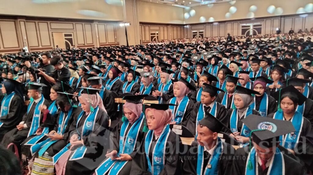 Suasana Wisuda ke-43 UIBU Malang Kamis (10/9/2026) di Ijen Suites Hotel berlangsung khidmat sekaligus meriah, Kamis (10/9/2026).
