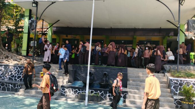 Memanas! Ratusan Wali Murid dan Siswa SMPN 18 Malang Demo Kepsek Diduga Aniaya Siswa, Jumat (25/9/2026)?