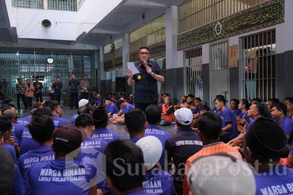 Kalapas Malang, Christo Victor Nixon Toar, membuka ruang aspirasi yang lebih privat bagi warga binaan melalui pembagian kuesioner "Lapas Malang Mendengar".