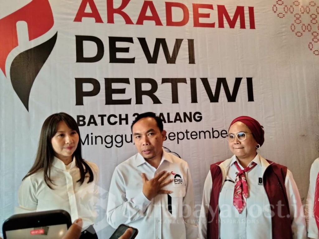 Wakil Wali Kota Malang, Ali Muthohirin, yang juga Pengurus DPP PSI memberikan keterangan kepada wartawan.