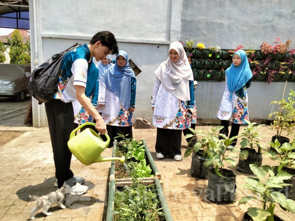 Selain kebun percobaan Fakultas Pertanian, para mahasiswa Universiti Malaya juga diajak mengeksplorasi ragam program unggulan fakultas lainnya di Unidha.