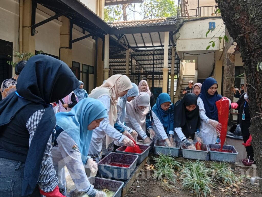 Selain kebun percobaan Fakultas Pertanian, para mahasiswa Universiti Malaya juga diajak mengeksplorasi ragam program unggulan fakultas lainnya di Unidha.