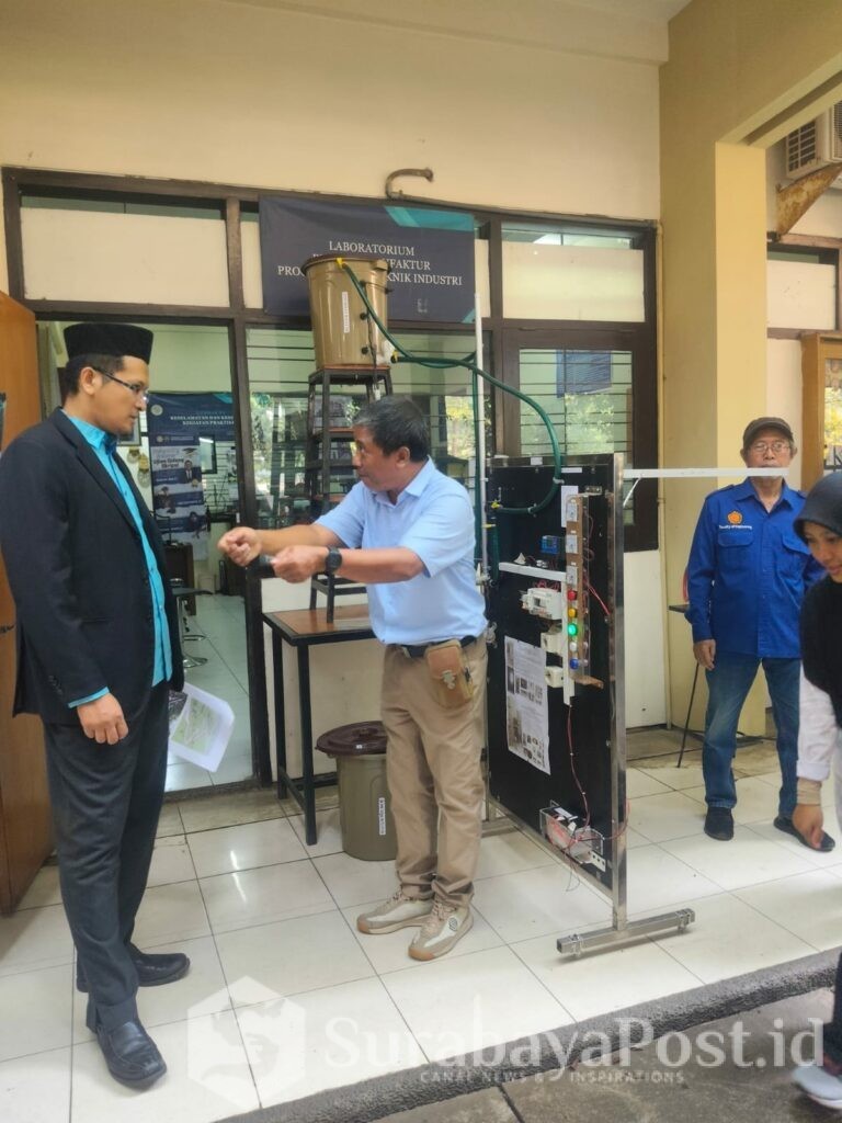 Tim dosen Teknik di bawah pimpinan Dr. Ir. Sunyoto, S.T., M.T., memamerkan prototipe energi terbarukan meliputi Pembangkit Listrik Tenaga Surya (PLTS), Pembangkit Listrik Tenaga Mikrohidro (PLTMH), dan teknologi pirolisis. ​
