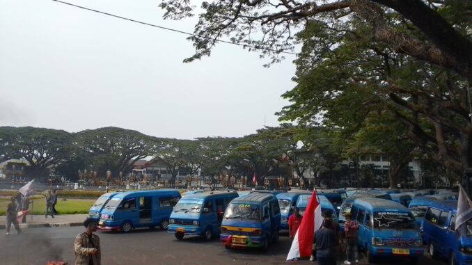 Ratusan Sopir Angkot Demo Tolak Trans Jatim Koridor II, DPRD Kota Malang Siap Panggil Pemprov Jatim, Senin (28/9/2026)