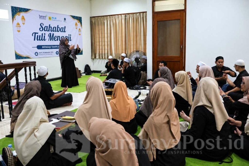 Salah satu fokus utama kegiatan adalah pembelajaran Al-Qur’an Isyarat yang tujuannya untuk membantu peserta lebih mudah mengenal, memahami, dan mendalami nilai-nilai Al-Qur’an.