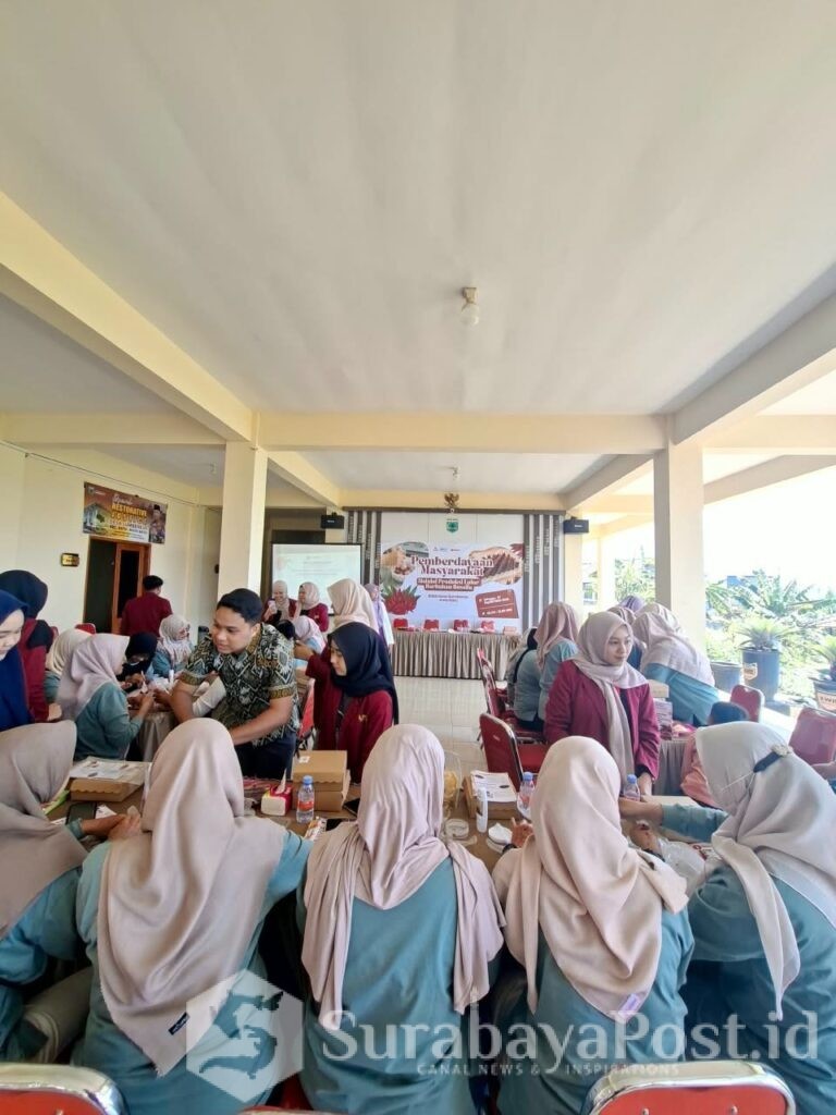 Kaya Antioksidan, Mahasiswa PPG UMM Sulap Rosella Jadi Lulur Alami. (ist).
