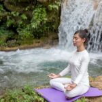 Suasana retret yoga dan layanan kesehatan wisatawan di Bali