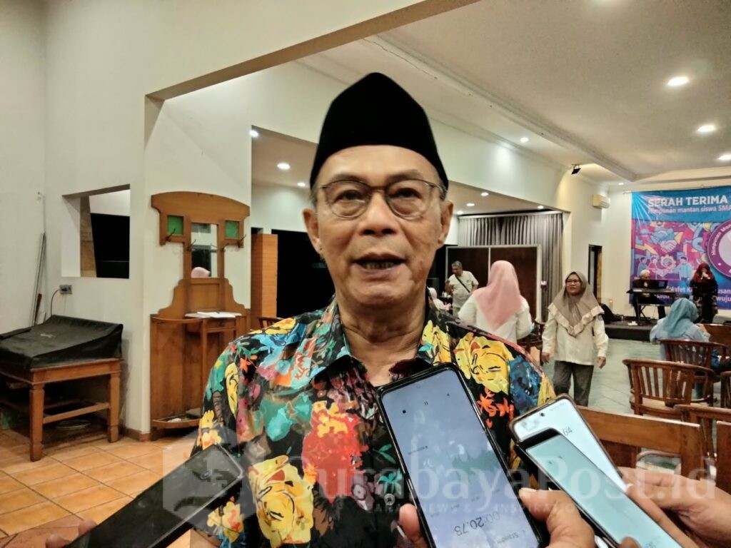 Assoc. Professor Dr. Nurcholis Sunuyeko, M.Si, Ketua Umum Y37 periode 2026 - 2028 memberikan keterangan kepada wartawan.