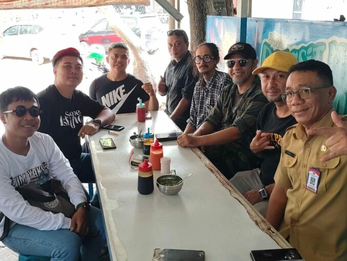 Ditemani d'Kross, Cozy Republic Blusukan Kuliner Legendaris Pak Ri. (istimewa).
