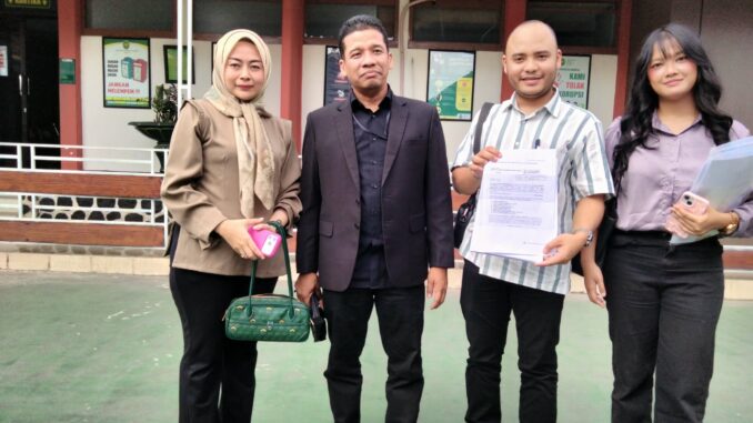 Kuasa Hukum PT Yunawati Kali Duren, Nuryanto, S.H., M.H bersama tim saat ditemui wartawan di PN Kelas 1A Malang, Selasa (6/10/2026).