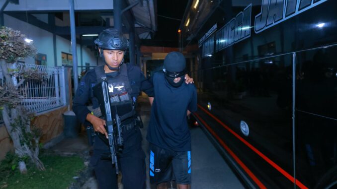 Kanwil Ditjenpas Jatim Pindahkan 45 Warga Binaan Risiko Tinggi ke Nusakambangan. (ist).