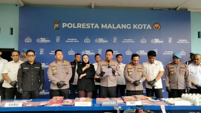Tiga Bulan Sikat Narkoba, Polresta Malang Kota Amankan 175 Tersangka dan Sita 5,3 Kg Sabu hingga 2 Ton Kosmetik Ilegal, Jumat (9/10/2026).