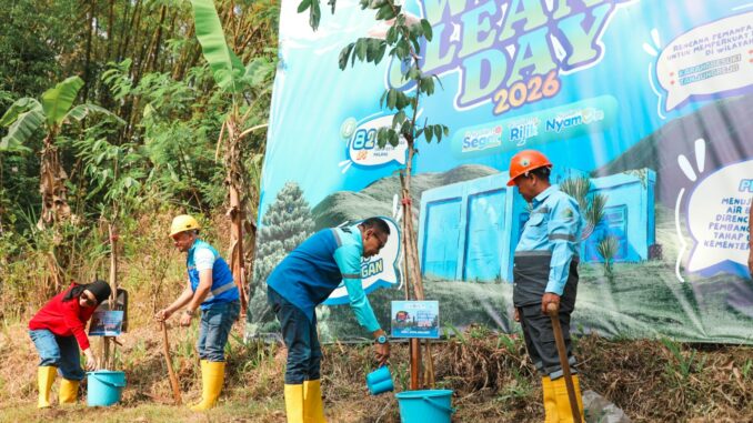 Jaga Sumber Air, Tugu Tirta Gandeng DLH Kota Malang Tanam 500 Bibit Pohon di Merjosari. (Sumber Humas Tugu Tirta).