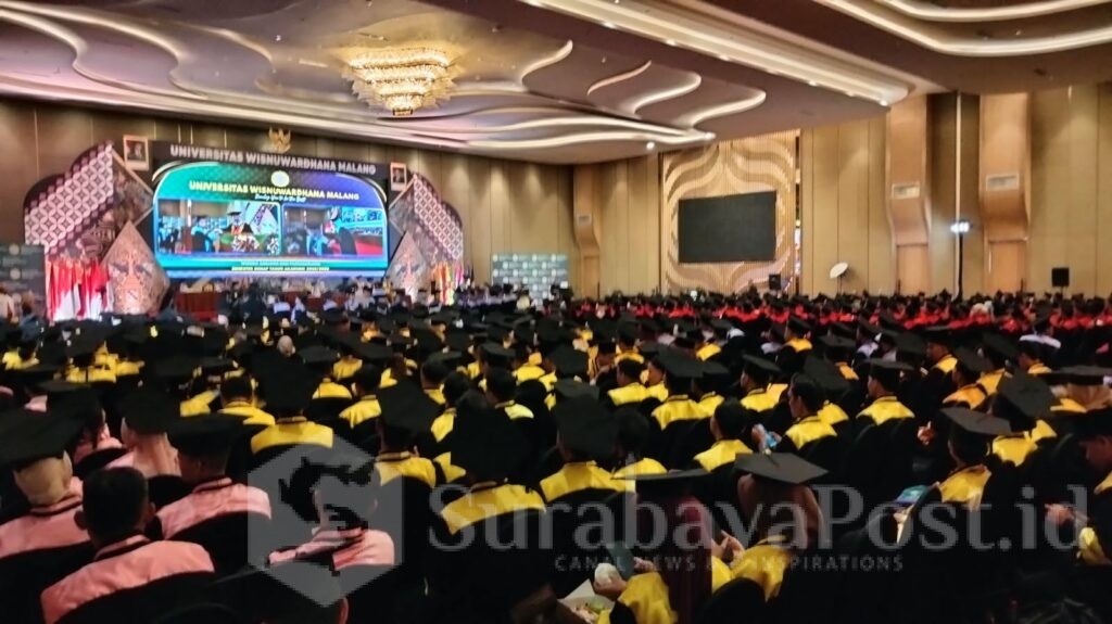 Sebanyak 896 wisudawan dari program sarjana yang mendapat pesan dari Prof Suko.