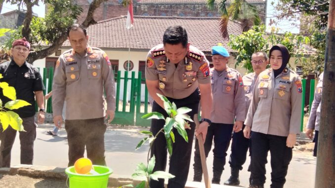 Dorong Penghijauan Berkelanjutan, Green Policing Polresta Malang Kota Menyasar Polsek Jajaran, Jumat (16/10/2026).