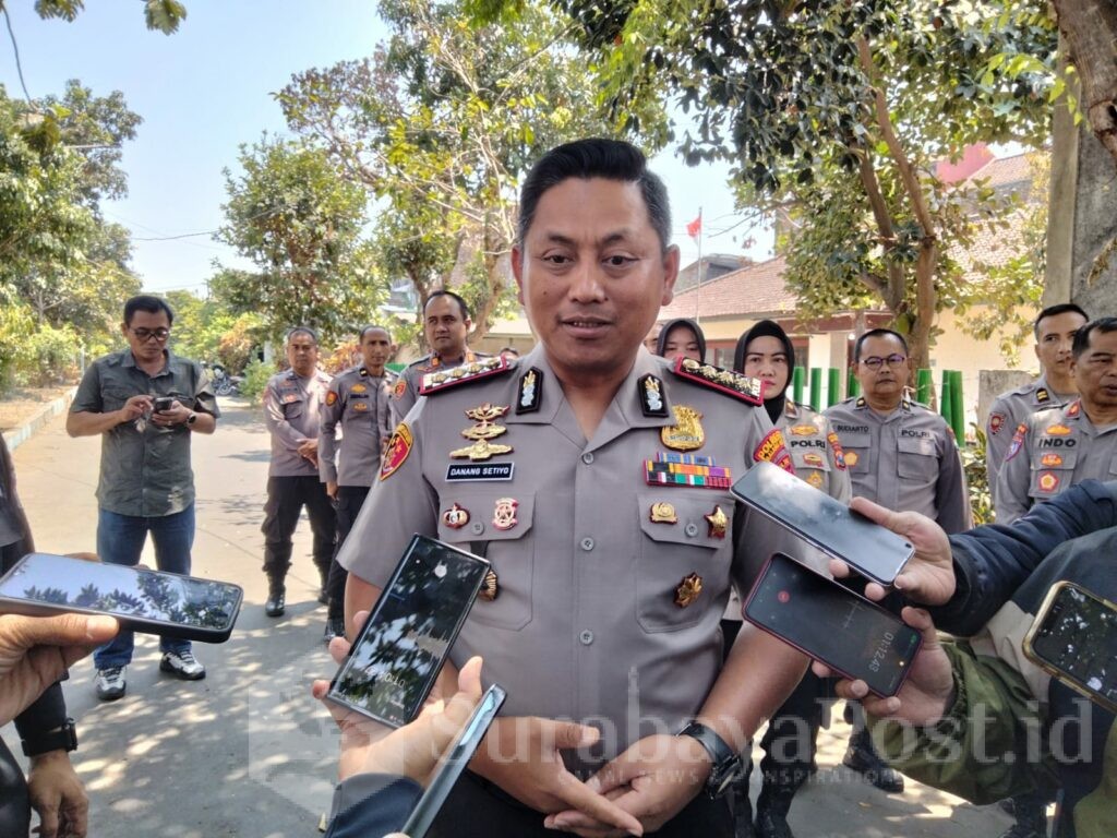 Kapolresta Malang Kota, Kombes Pol Danang Setiyo memberikan keterangan kepada wartawan.