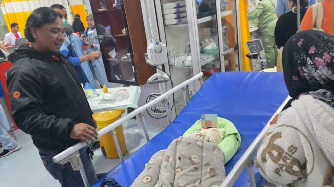 Reaksi Cepat Polresta Malang Kota Evakuasi Bayi Perempuan Dalam Kardus di Sukun. (Sumber Humas Polresta).