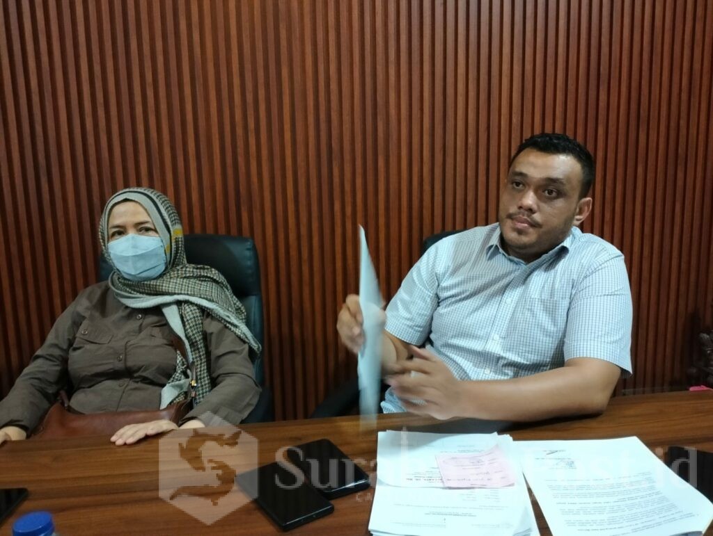 V.L.F. Bili, SH., MH dalam konferensi pers
