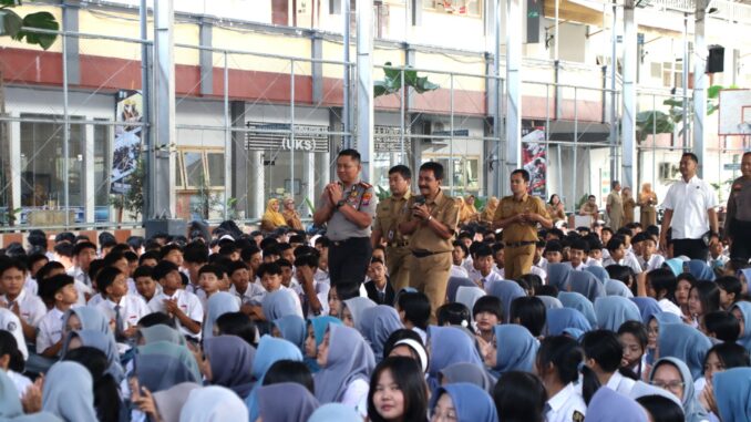 Sambang Sekolah, Kombes Pol Danang Setiyo Bekali Pelajar SMKN 4 Malang Disiplin dan Cinta Tanah Air. (ist).