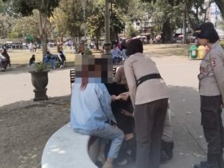 Detik-Detik Polresta Malang Kota Gagalkan Percobaan Bunuh Diri Remaja di Alun-Alun Merdeka. (ist).