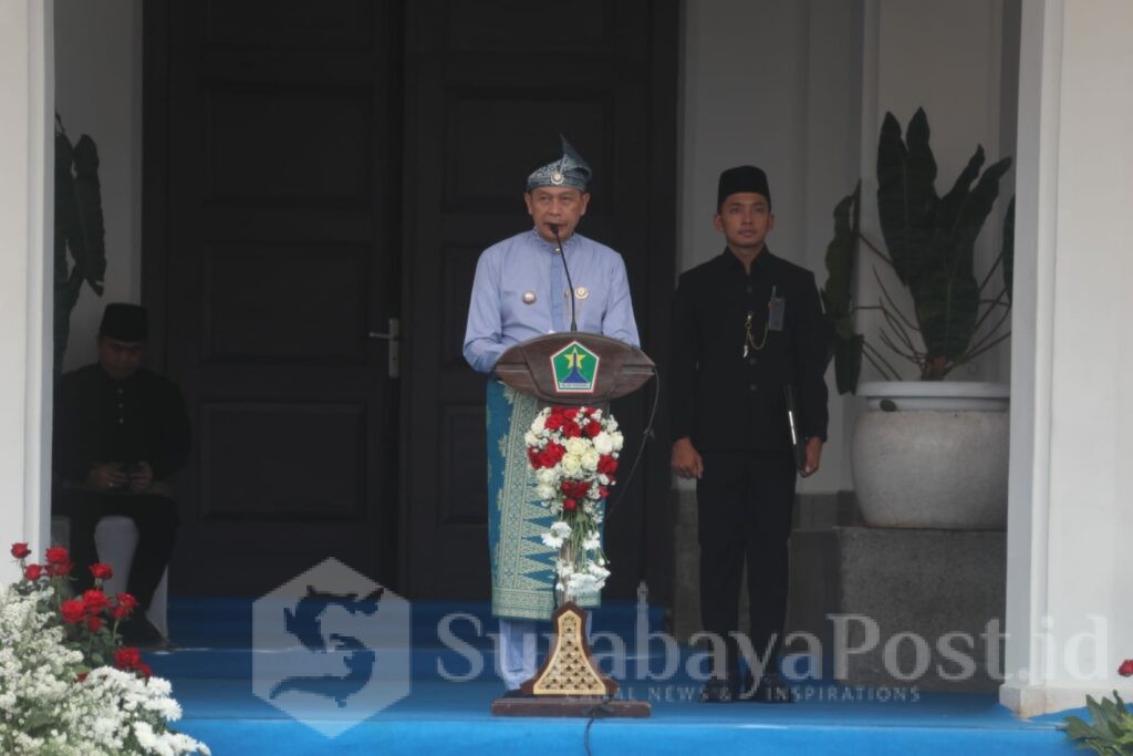 Wali Kota Wahyu Hidayat saat memimpin upacara Sumpah Pemuda. (Sumber Prokopim).