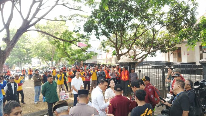 Detik-Detik Eksekusi Tanah dan Bangunan di Simpang Balapan 11 Kota Malang Dijaga Ketat Aparat, Kamis (29/10/2026) pagi.
