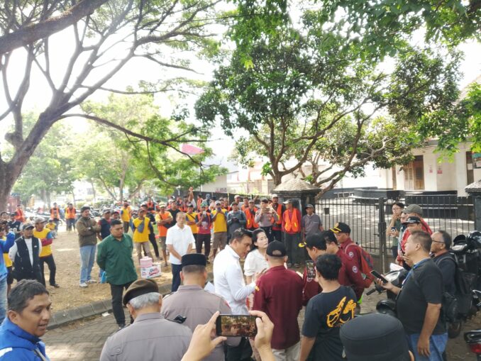 Detik-Detik Eksekusi Tanah dan Bangunan di Simpang Balapan 11 Kota Malang Dijaga Ketat Aparat, Kamis (29/10/2026) pagi.