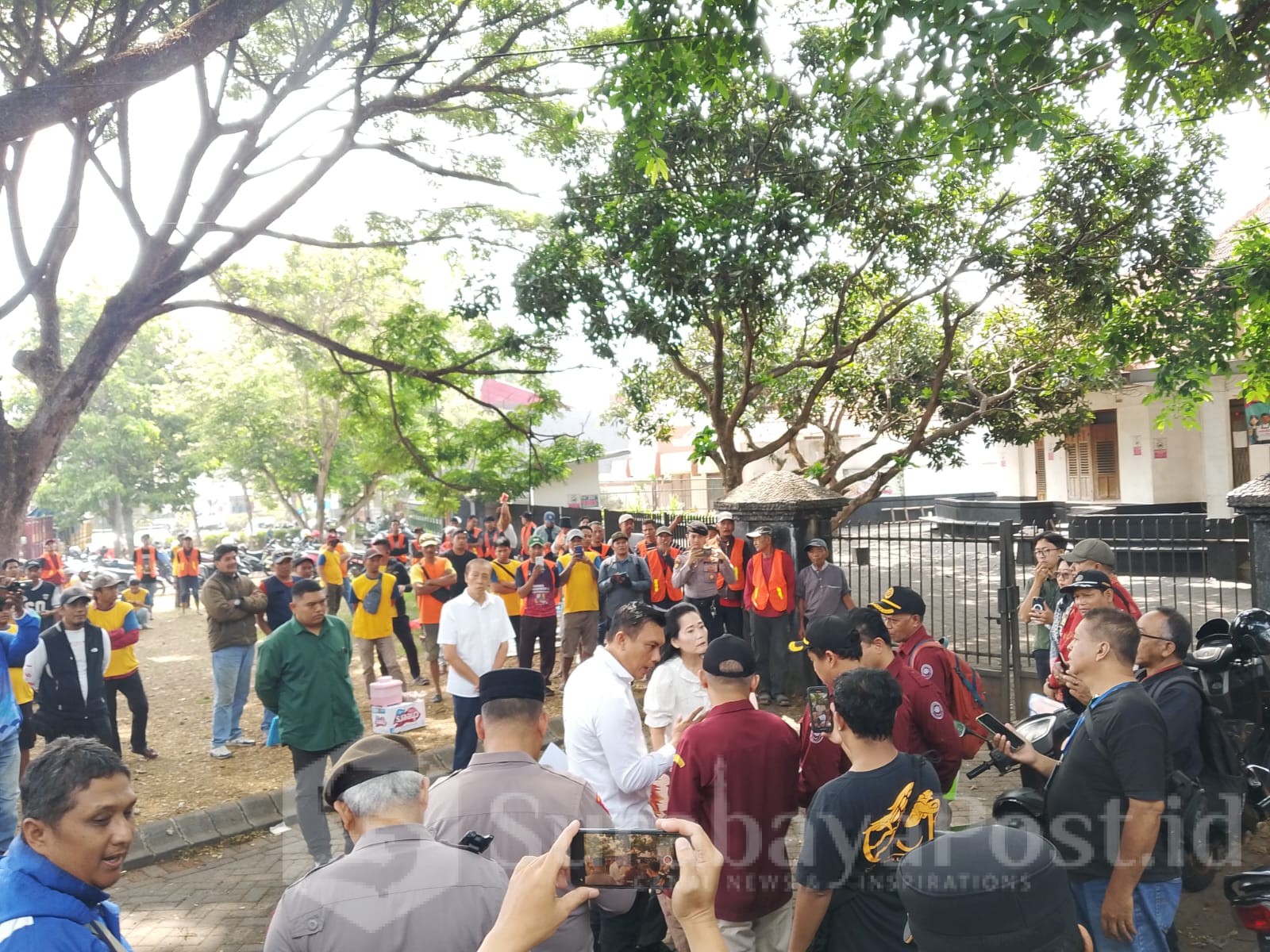 Detik-Detik Eksekusi Tanah dan Bangunan di Simpang Balapan 11 Kota Malang Dijaga Ketat Aparat