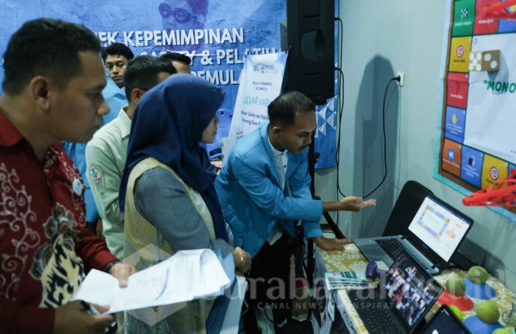 Mahasiswa yang terbagi dalam beberapa kelompok menampilkan karya yang kreatif, menarik, efektif, dan adaptif terhadap perkembangan zaman. (ist).